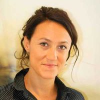 Marie-Dolfo-responsable-pédagogique-animatrice-atelier-Peinture-Modelage membre de l'équipe pédagogique
